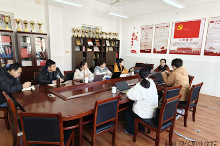  深化東西協(xié)作   助力教師成長